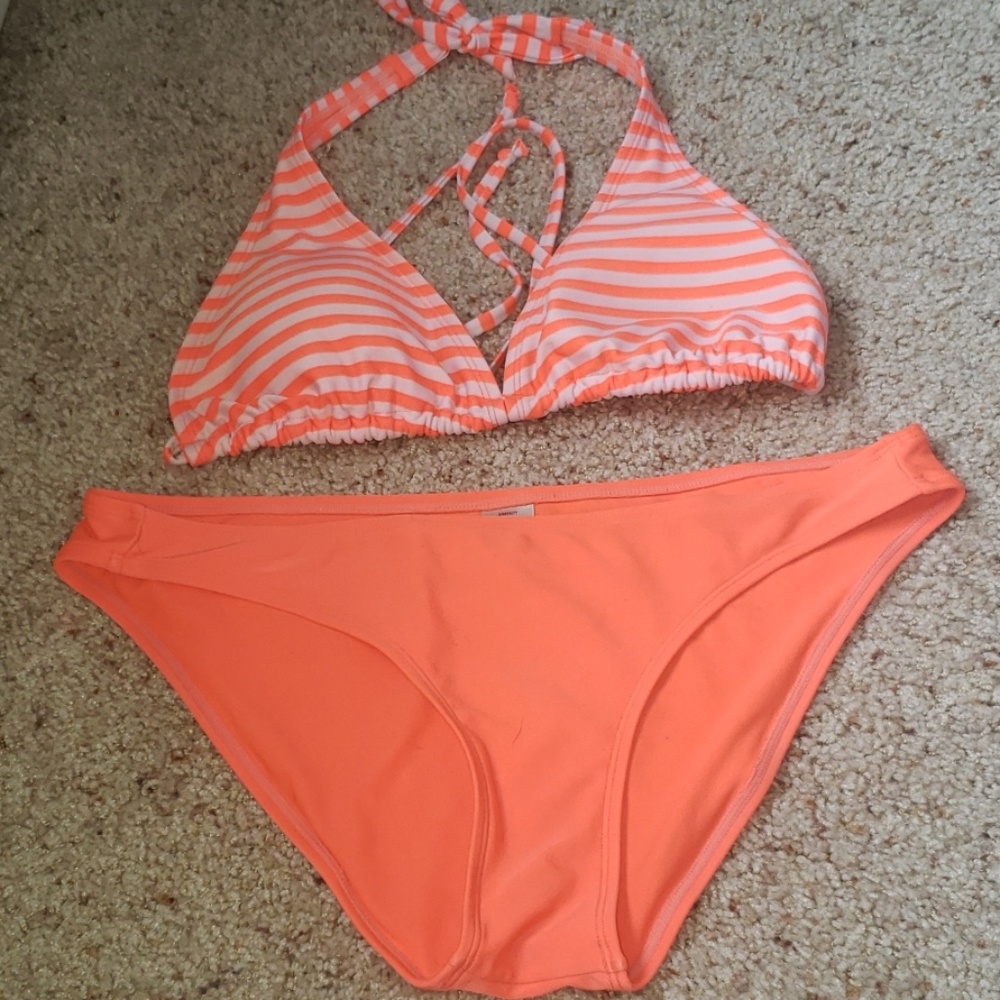Bikini lot - Picture 2 of 3